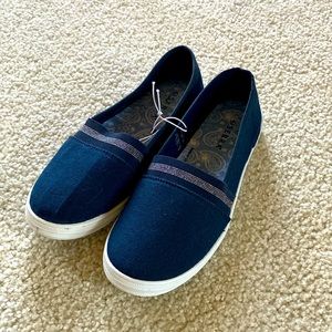 New in Box Ladies Memory Foam A-Line Shoes